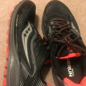 Women’s Saucony Tennis Shoes